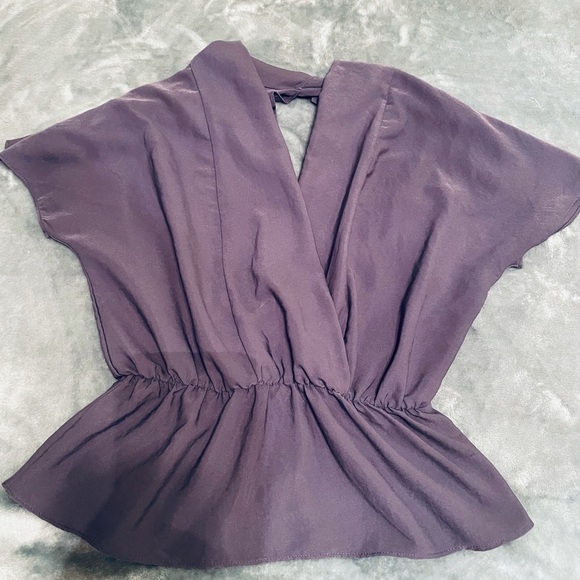 Grey deep v-neck top, flattering waist, Medium,$25 - Picture 1 of 5